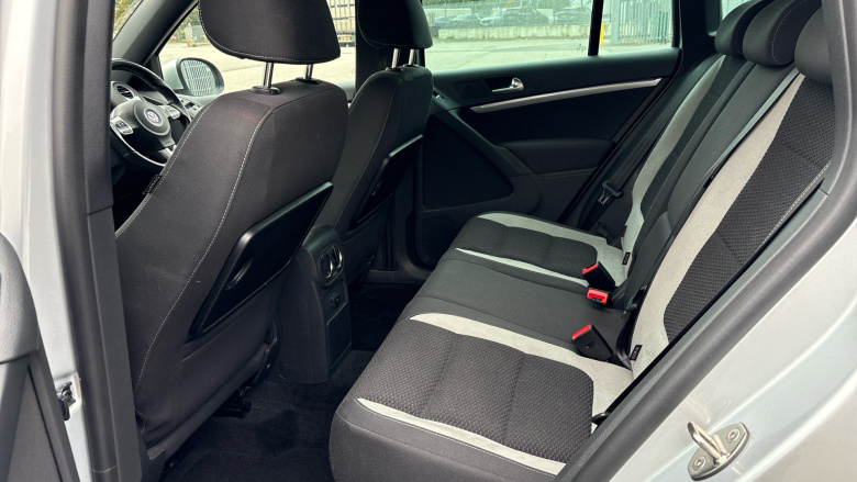 Volkswagen Tiguan 2.0 TDi BlueMotion Tech R-Line 5dr 150 DSG [NAV] Diesel Estate